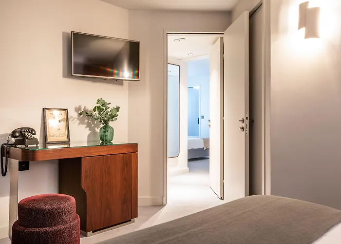 Belloy Saint Germain Hotel